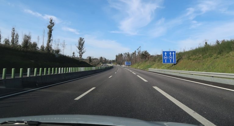 Viagem de carro de Lisboa ao Porto: estrada, pedágios, multas e dicas